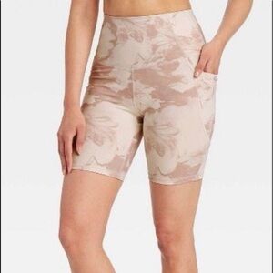 All in Motion- Blush & Tan Marble Bike Shorts Size Medium NWOT